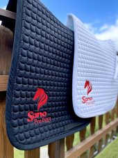 Sano ProEQUI Podsedlová dečka drezurní černá