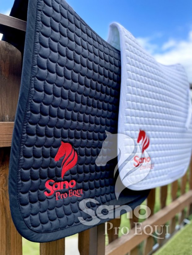 Sano ProEQUI Podsedlová dečka drezurní černá