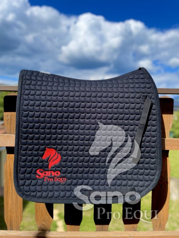 Sano ProEQUI Podsedlová dečka drezurní černá